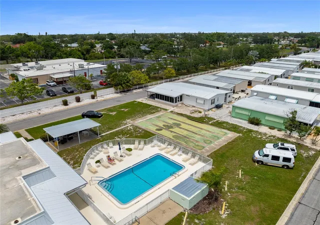 27th image of 37 Caballo Wy, Bradenton, FL 34209 | MLS# A4700008