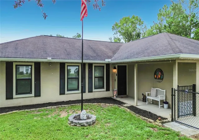 Photo 2 of Single family home for sale at 1 Redwood Run Ct, Ocala, FL 34472 | MLS# W7887642 | Listing updated on 2026-09-01