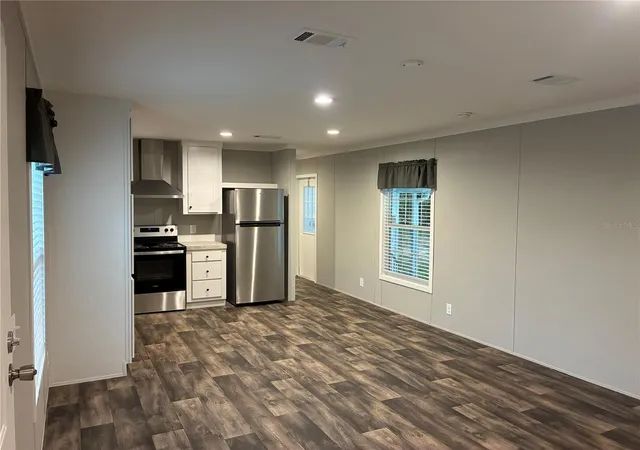Photo 3 of Manufactured home for sale at 263 Edgewood Blvd, Lake Wales, FL 33898 | MLS# P4939316 | Listing updated on 2026-08-17