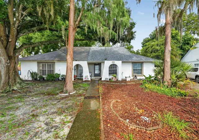 Photo 2 of Multi family home for sale at 3205 Laurel Dale Dr, Tampa, FL 33618 | MLS# O6425108 | Listing updated on 2026-10-05