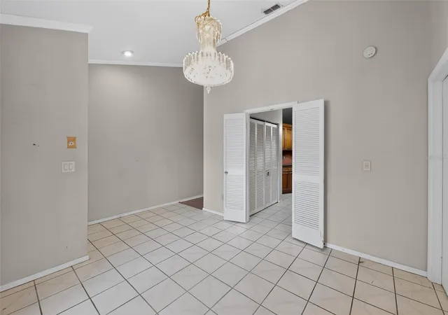 Listing Photo 5 - Condo for sale in building located at 3205 Laurel Dale Dr, TAMPA, FL 33618