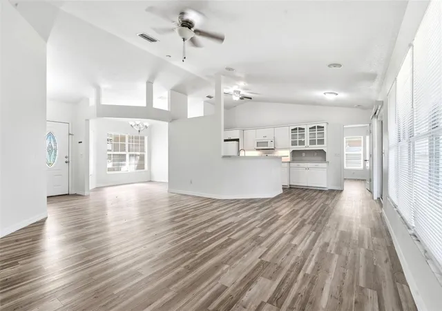 Photo 4 of Single family home for sale at 3128 Mango Tree Dr, Edgewater, FL 32141 | MLS# V4950209 | Listing updated on 2026-08-28