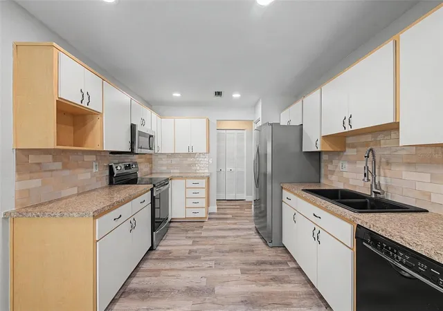 Photo 4 of House for sale at 3419 Annette Ct, Clearwater, FL 33761 | MLS# TB8529326 | Listing updated on 2026-08-19