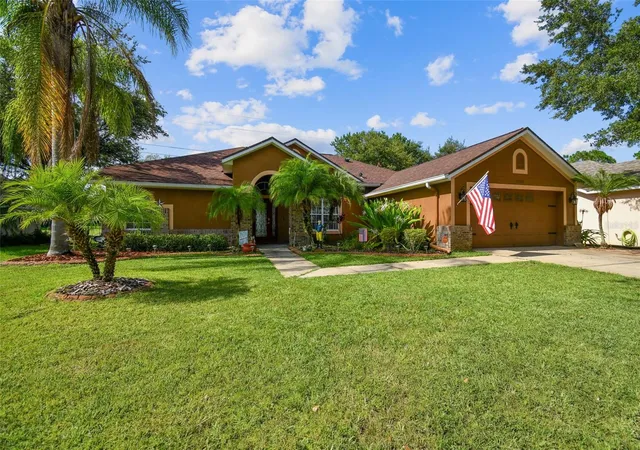 Photo 2 of Single family home for sale at 16920 Falconridge Rd, Lithia, FL 33547 | MLS# TB8529339 | Listing updated on 2026-09-26