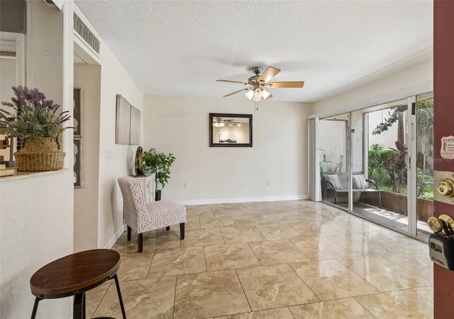 Listing Photo 4 - Condo for sale in building located at 3841 S Lake Dr, TAMPA, FL 33614 - Unit #197