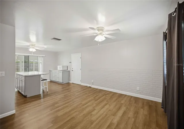 Photo 3 of Single family home for sale at 5207 SE 107th Place, Belleview, FL 34420 | MLS# OM728515 | Listing updated on 2026-09-05