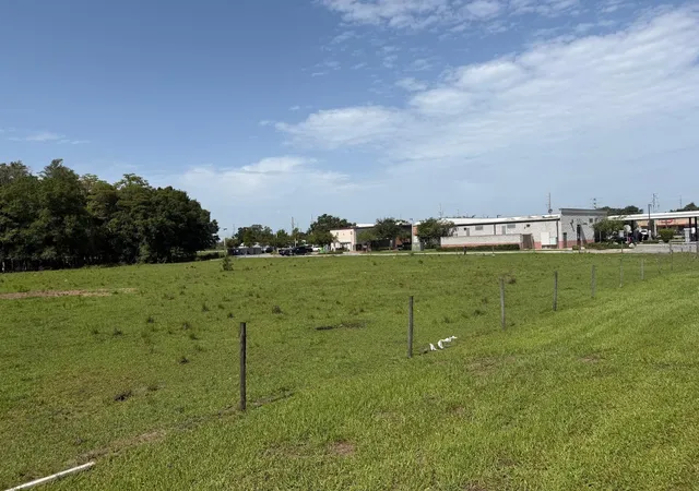 2nd image of 576 Tradeport Dr, Orlando, FL 32824 | MLS# S5153765