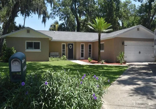 Photo 1 of Sale Pending at 105 Kent Ct, Port Orange, FL 32127 | MLS# V4950226 | Listing updated on 2026-09-02
