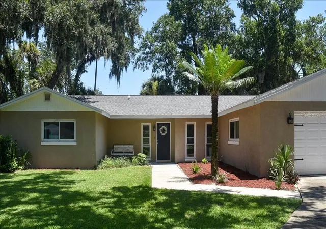Photo 3 of Sale Pending at 105 Kent Ct, Port Orange, FL 32127 | MLS# V4950226 | Listing updated on 2026-09-02