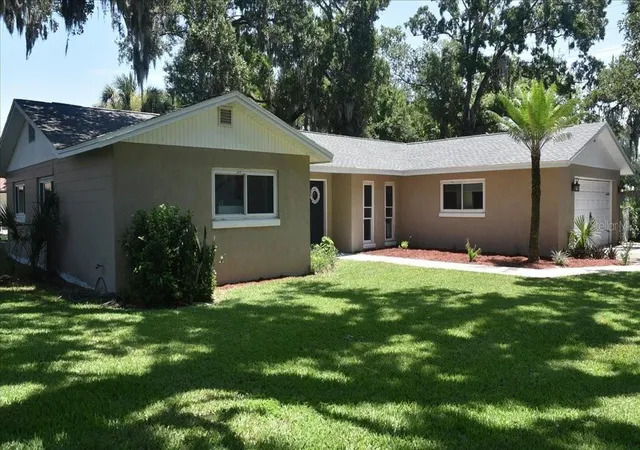 Photo 3 of Sale Pending at 105 Kent Ct, Port Orange, FL 32127 | MLS# V4950226 | Listing updated on 2026-09-02