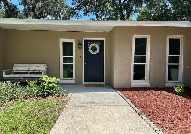Photo 4 of Sale Pending at 105 Kent Ct, Port Orange, FL 32127 | MLS# V4950226 | Listing updated on 2026-09-02