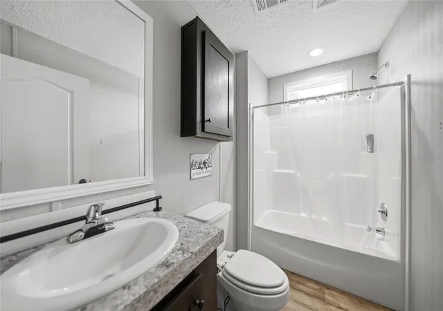 Photo 3 of Manufactured home for sale at 11587 SE Foster Ave, Arcadia, FL 34266 | MLS# D6148085 | Listing updated on 2026-09-07
