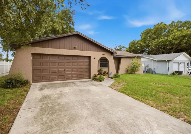 38th image of 1901 Briarwood St, Dunedin, FL 34698 | MLS# TB8529502