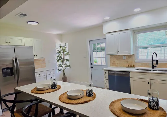 4th image of 264 14Th St Nw, Largo, FL 33770 | MLS# TB8529683