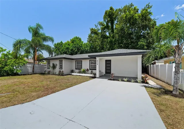 2nd image of 412 20th Ave W, Palmetto, FL 34221 | MLS# TB8529712