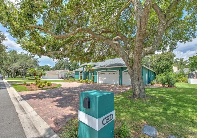 Photo 3 of Sale Pending at 2809 Barret Ave, Plant City, FL 33566 | MLS# TB8529845 | Listing updated on 2026-08-17