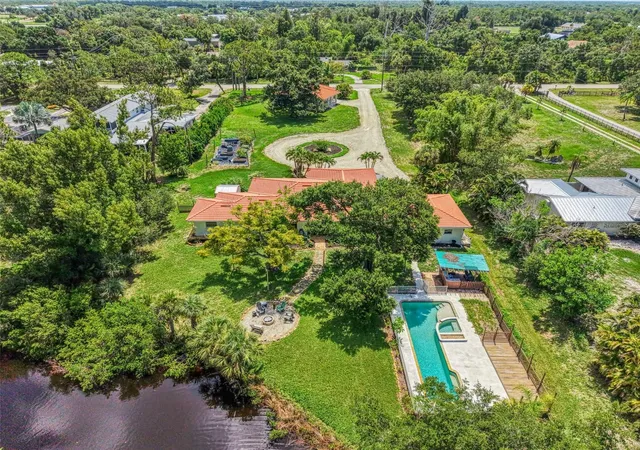 3rd image of 140 S Oxford Dr, Englewood, FL 34223 | MLS# A4700199