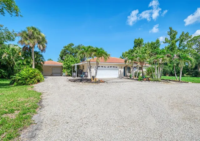 4th image of 140 S Oxford Dr, Englewood, FL 34223 | MLS# A4700199
