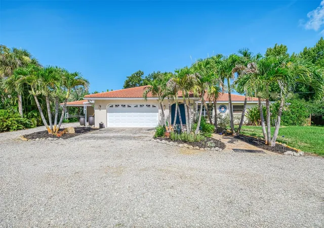 5th image of 140 S Oxford Dr, Englewood, FL 34223 | MLS# A4700199