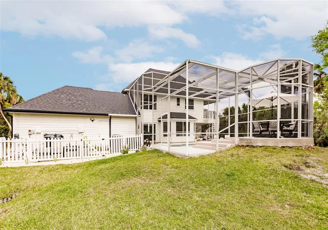 Photo 4 of Single family home for sale at 1587 Firethorne Lakes Dr, Sarasota, FL 34240 | MLS# A4700215 | Listing updated on 2026-08-18