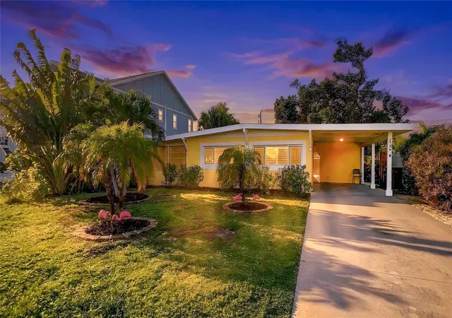 2nd image of 1330 Holiday Dr, Englewood, FL 34223 | MLS# D6148110