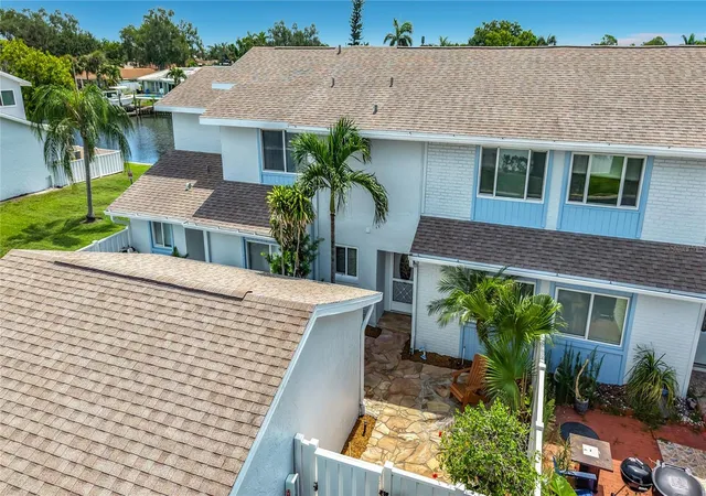 Photo 1 of Townhouse for sale at 6537 Cape Hatteras Way Ne #2, Saint Petersburg, FL 33702 | MLS# TB8529984 | Listing updated on 2026-09-06