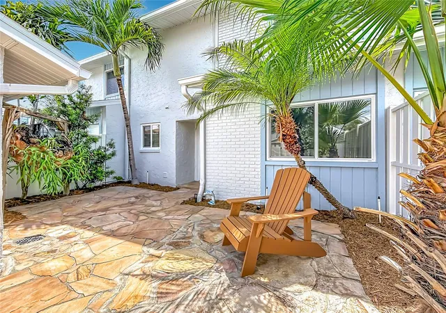 Photo 2 of Townhouse for sale at 6537 Cape Hatteras Way Ne #2, Saint Petersburg, FL 33702 | MLS# TB8529984 | Listing updated on 2026-09-06