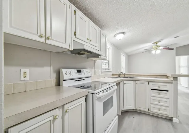2nd image of 10607 Bay Hills Cir, Thonotosassa, FL 33592 | MLS# TB8530097