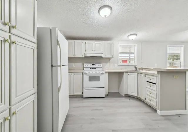 5th image of 10607 Bay Hills Cir, Thonotosassa, FL 33592 | MLS# TB8530097