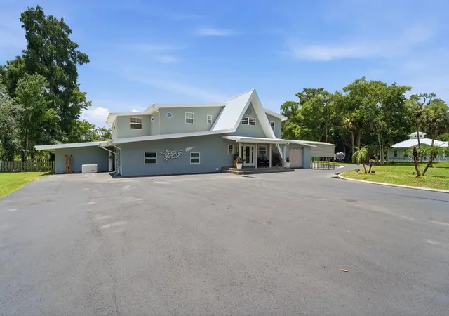 Photo 3 of Single family home for sale at 220 Brandy Ct, Deltona, FL 32725 | MLS# O6425929 | Listing updated on 2026-09-03