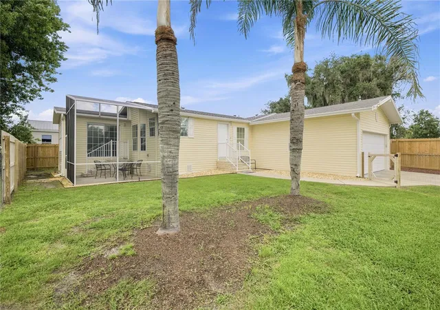 Photo 2 of Manufactured home for sale at 5230 Lexington Cir, Wildwood, FL 34785 | MLS# G5115227 | Listing updated on 2026-08-31