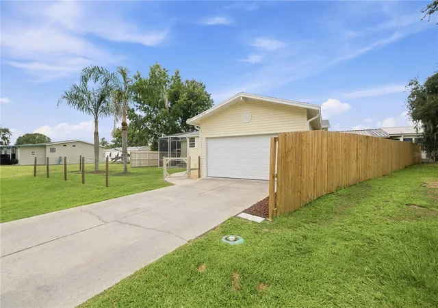 Photo 3 of Manufactured home for sale at 5230 Lexington Cir, Wildwood, FL 34785 | MLS# G5115227 | Listing updated on 2026-08-31