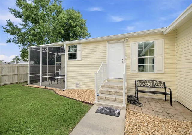 Photo 3 of Manufactured home for sale at 5230 Lexington Cir, Wildwood, FL 34785 | MLS# G5115227 | Listing updated on 2026-08-31