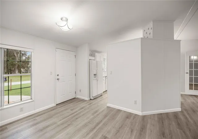 Photo 4 of Manufactured home for sale at 5230 Lexington Cir, Wildwood, FL 34785 | MLS# G5115227 | Listing updated on 2026-08-31
