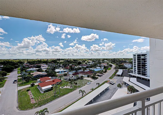 Listing Photo 4 - Condo for sale in building located at 633 Alhambra Rd, Venice, FL 34285 - Unit #1006