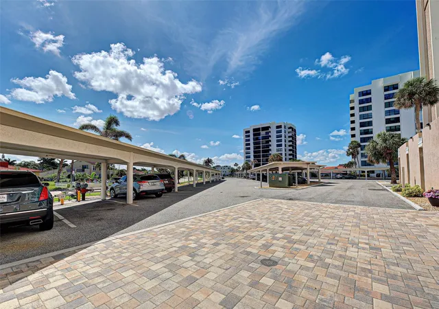 Listing Photo 2 - Condo for sale in building located at 633 Alhambra Rd, Venice, FL 34285 - Unit #1006