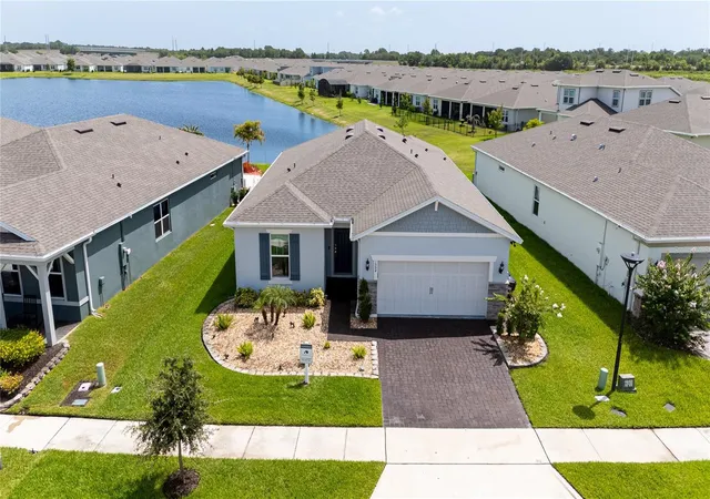 Photo 2 of Single family home for sale at 1994 Spring Shower Cir, Kissimmee, FL 34744 | MLS# S5153955 | Listing updated on 2026-08-27