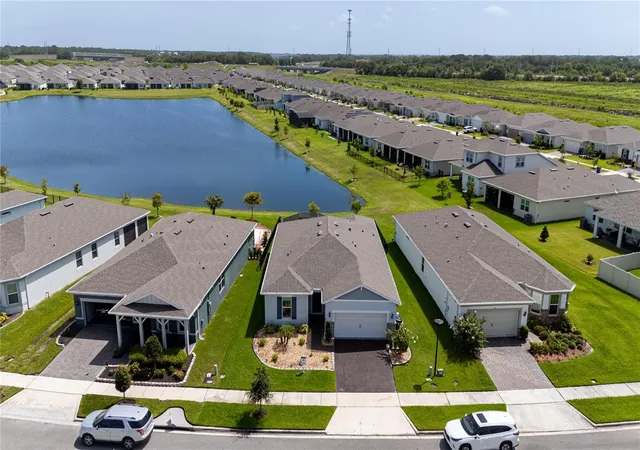 Photo 3 of Single family home for sale at 1994 Spring Shower Cir, Kissimmee, FL 34744 | MLS# S5153955 | Listing updated on 2026-08-27