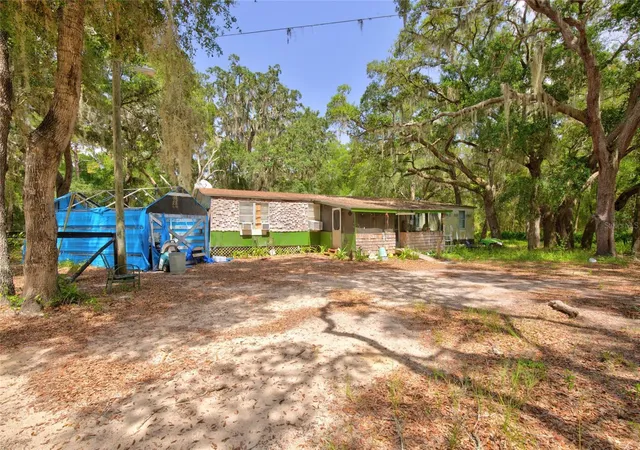 Photo 4 of Manufactured home for sale at 9955 SE 160th Avenue, Ocklawaha, FL 32179 | MLS# OM728724 | Listing updated on 2026-09-04