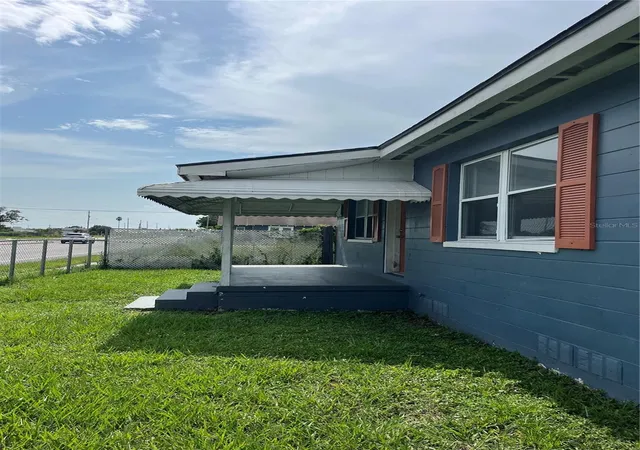 3rd image of 1206 E Canal St, Mulberry, FL 33860 | MLS# TB8530528