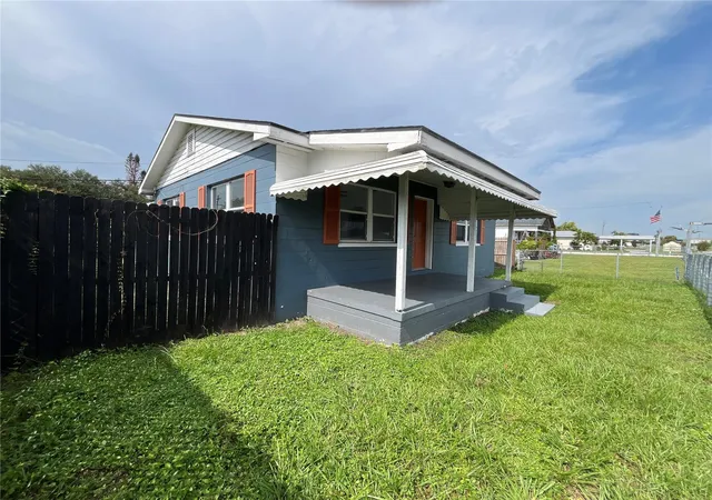 5th image of 1206 E Canal St, Mulberry, FL 33860 | MLS# TB8530528