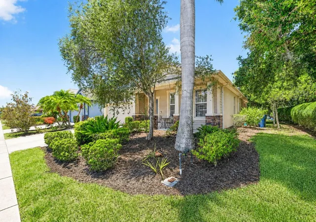 Photo 3 of Single family home for sale at 5512 Mang Pl, Sarasota, FL 34238 | MLS# A4700417 | Listing updated on 2026-08-21