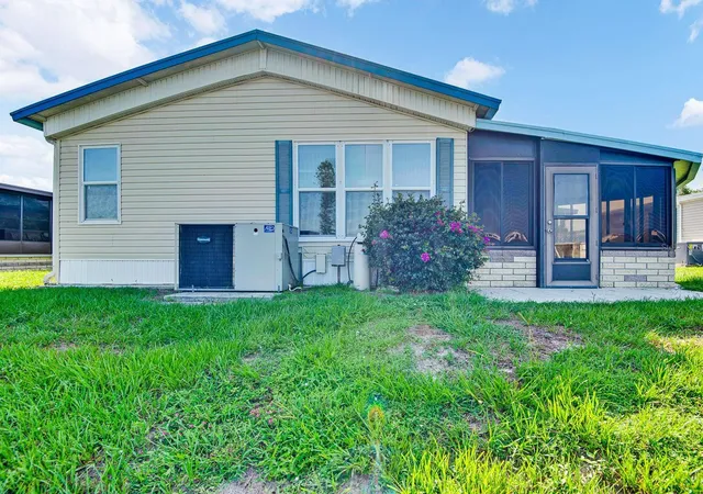 Photo 3 of Manufactured home for sale at 9107 34th Avenue E, Palmetto, FL 34221 | MLS# A4700429 | Listing updated on 2026-09-06