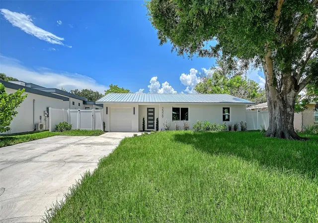 3rd image of 2329 Rose St, Sarasota, FL 34239 | MLS# A4700465