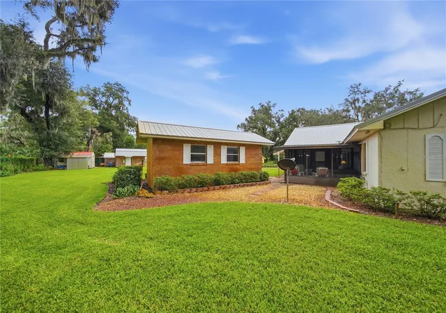 Photo 3 of Single family home for sale at 3704 Thonotosassa Rd, Plant City, FL 33565 | MLS# TB8530721 | Listing updated on 2026-09-08