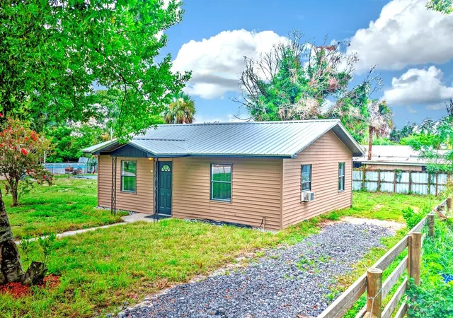 2nd image of 131 Wiggins Ave, Avon Park, FL 33825 | MLS# L4963612