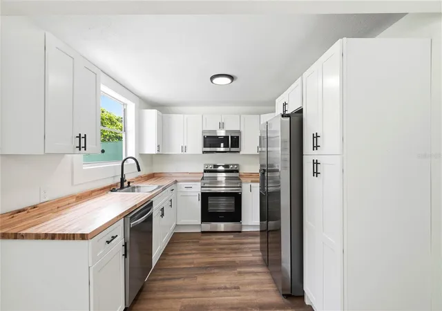 Photo 3 of Single family home for sale at 1404 E 26th Avenue, Tampa, FL 33605 | MLS# TB8530768 | Listing updated on 2026-09-04