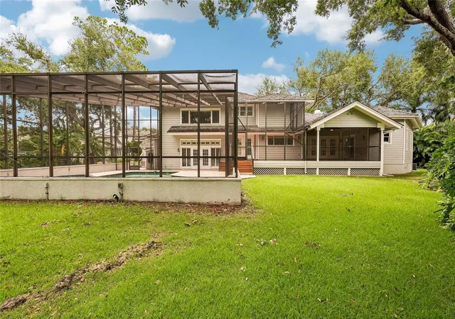 Photo 4 of Single family home for sale at 1675 Landings Ln, Sarasota, FL 34231 | MLS# O6426507 | Listing updated on 2026-10-21