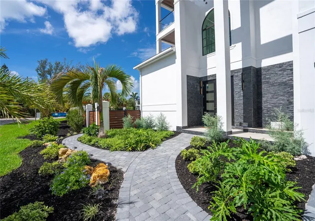 Photo 2 of Single family home for sale at 539 Avenida Del Norte, Sarasota, FL 34242 | MLS# A4700498 | Listing updated on 2026-09-02