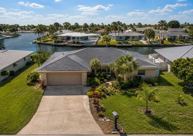 Photo 1 of Sale Pending at 356 Peppertree Rd, Venice, FL 34293 | MLS# N6145078 | Listing updated on 2026-08-17